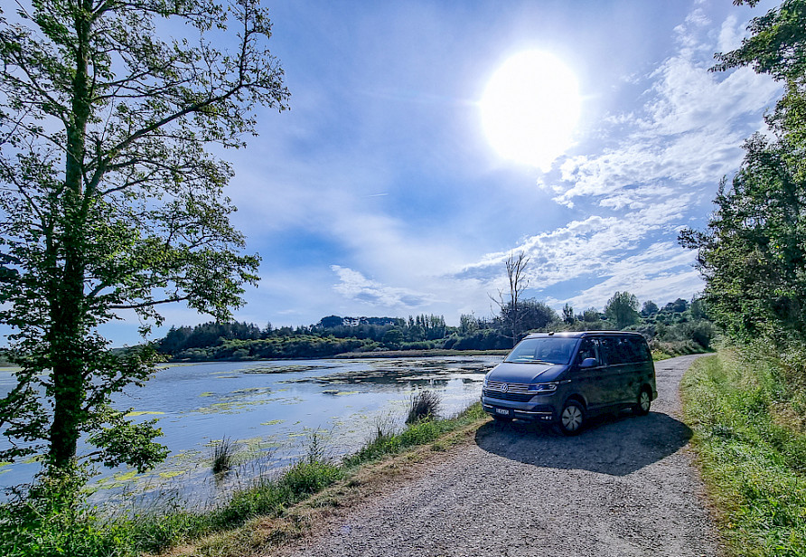 vw california t6.1 landschaft see